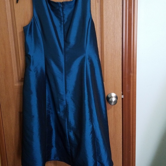 Formal dress - Picture 2 of 8